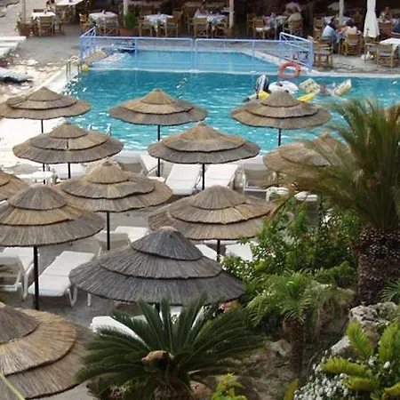 Finas Aparthotel 3*
